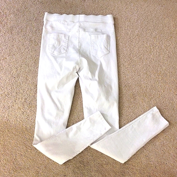 Women's Pull-On Distressed Denim Jeggings in White - Picture 10 of 10